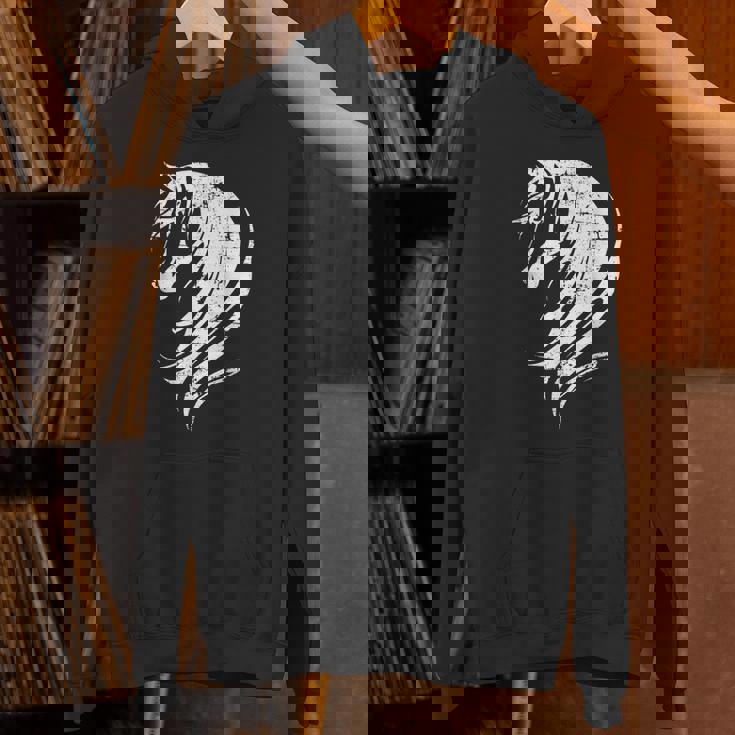 長い馬のたてがみを持つ美しい馬 パーカー