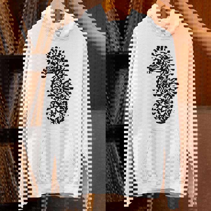 かわいいタツノオトシゴ ポリネシア トライバル マオリ柄 タツノオトシゴ 長袖tシャツ パーカー