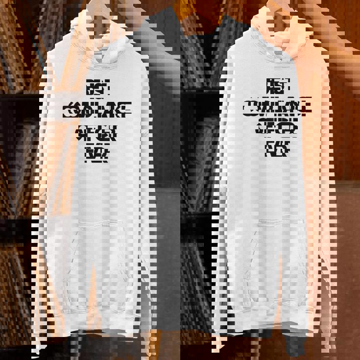 コンプライアンスオフィサーファニー-史上最高のコンプライアンスオフィサー。 パーカー