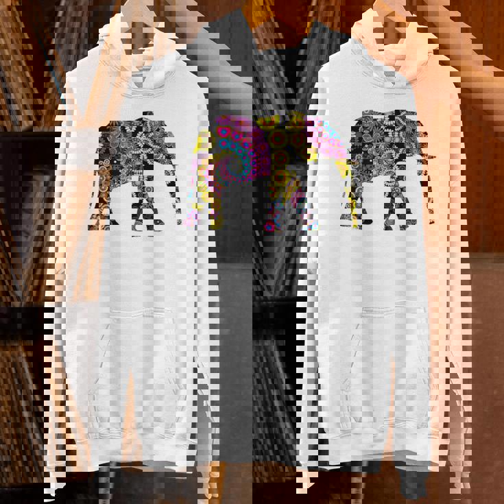 象のシルエット、かわいいボヘミアンデザイン。 パーカー