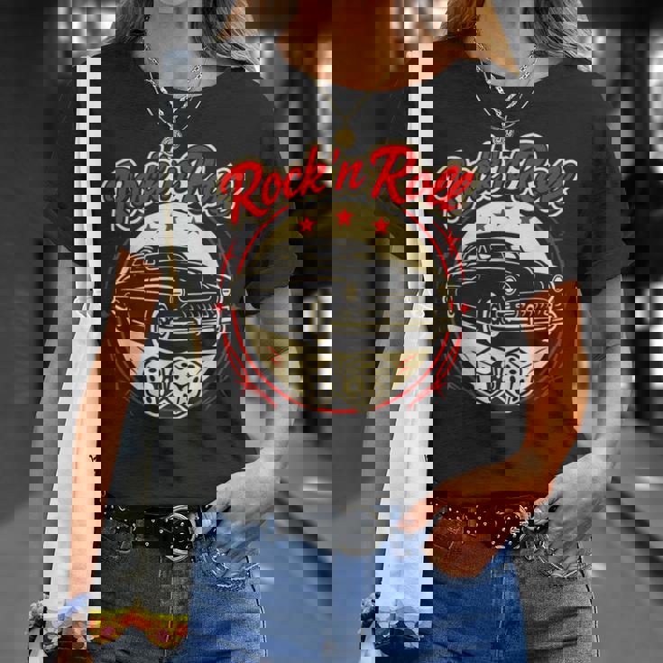 1950年代ロックンロールクラシックカーとサイコロロカビリー Tシャツ 彼女への贈り物