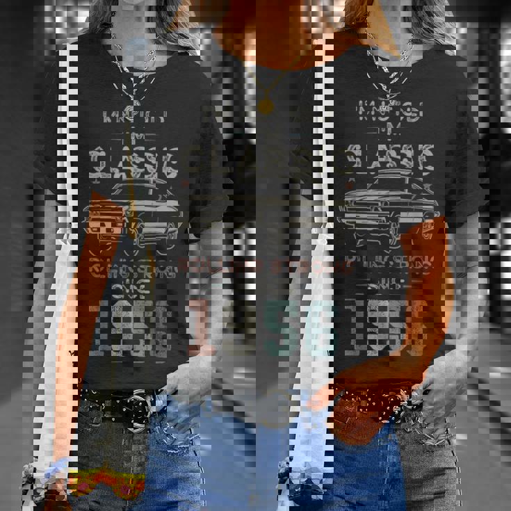 1956年生まれ、70歳の誕生日 クラシックカー Tシャツ 彼女への贈り物