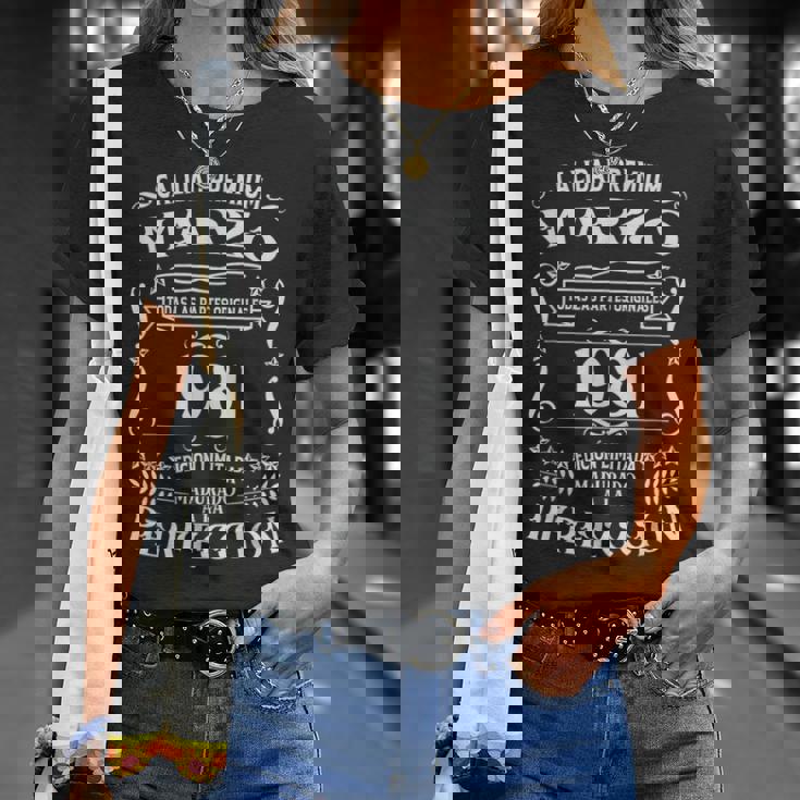 45 Cumpleaños Nacido En Marzo De 1981Intage 45 Años Camiseta unisex Regalos para ella