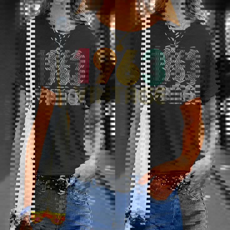 63歳の誕生日プレゼント 63歳 男性 女性 レトロ ヴィンテージ 1963 Tシャツ 彼女への贈り物