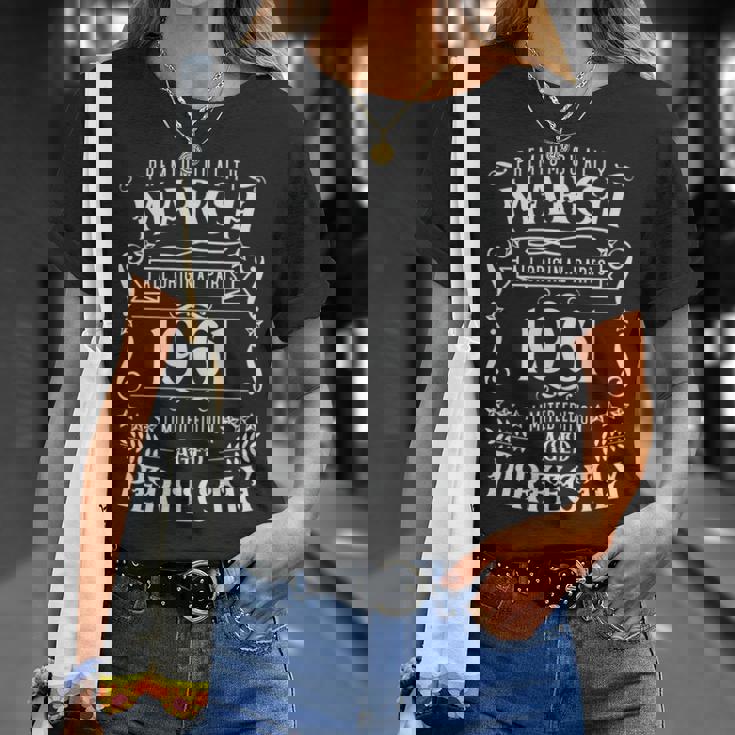 65歳の誕生日伝説は1961年3月に誕生しました。 長袖tシャツ Tシャツ 彼女への贈り物