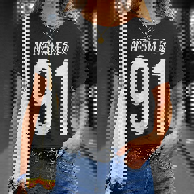 91歳で素晴らしい 面白い91歳の誕生日のお祝い。 Tシャツ 彼女への贈り物