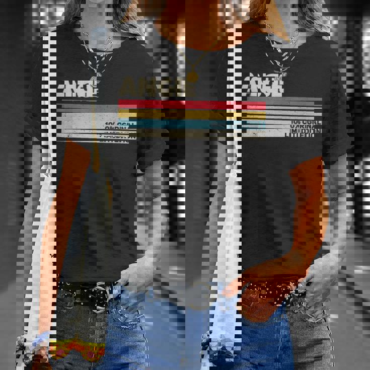 Angie パーソナライズ 名前 レトロ ヴィンテージ 70年代 80年代 90年代 誕生日 Tシャツ 彼女への贈り物