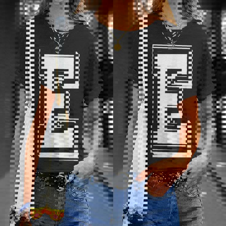 Best Friendshipseven Letters E From Friends Tシャツ 彼女への贈り物