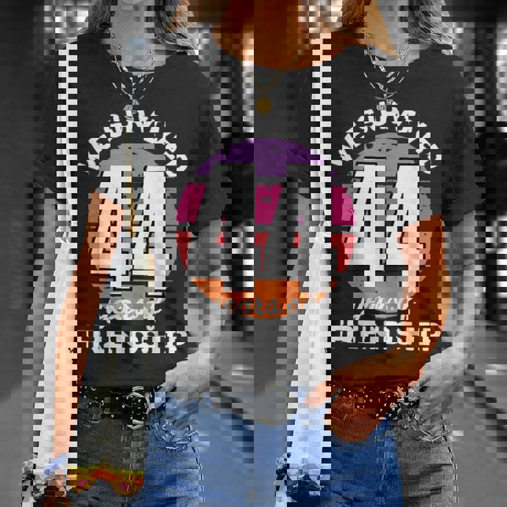 Celebrating 44 Years Of Friendship 面白いグループマッチング Tシャツ 彼女への贈り物