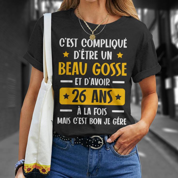 C'est Compliqué D'être Un Beau Gosse Et D'avoir 26 Ans T-Shirt Cadeaux pour elle