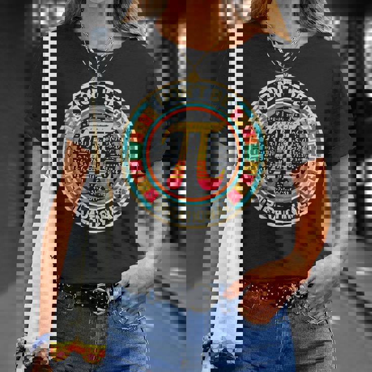 Don't Be Irrational レトロ ヴィンテージ シンボル Pi Day 算数教師 Tシャツ 彼女への贈り物