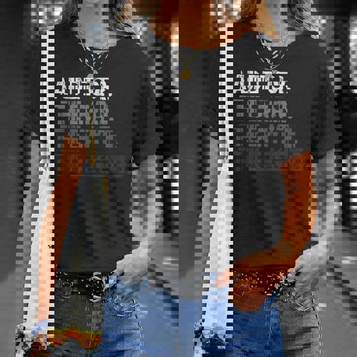 Hombre Mito Del Hombre Del Regalo Del Auditor La Leyenda Camiseta unisex Regalos para ella