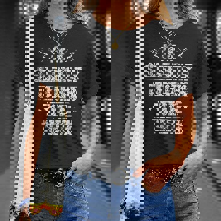 I'milently Judging Your Th Dentist Dentistry Dentistry Dentists Tシャツ 彼女への贈り物