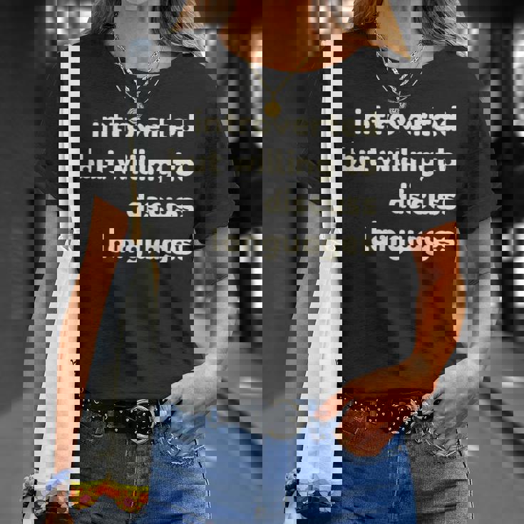 Introverted But Willing To Discuss Languages Introverts Tシャツ 彼女への贈り物