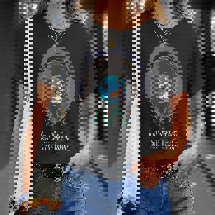 Low Batterytill Flowing 錦鯉 音楽 ヘッドホン 和風 低電力 共感 デザイン Tシャツ 彼女への贈り物