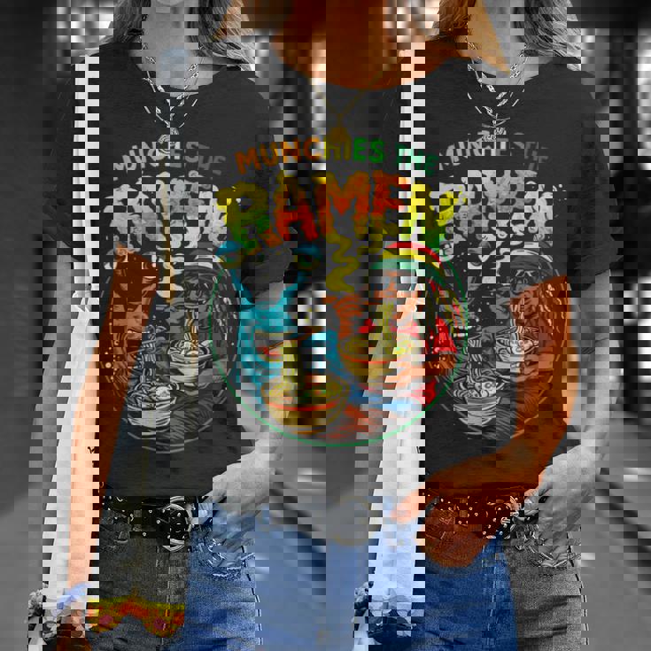 Munchies ラーメンを食べるエイリアン ドレッドヘアアート Tシャツ 彼女への贈り物