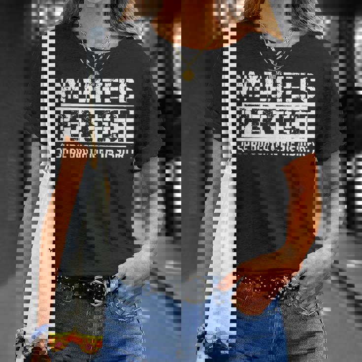 My Wife Is Perfecthe Bought Me This Husband Tシャツ 彼女への贈り物