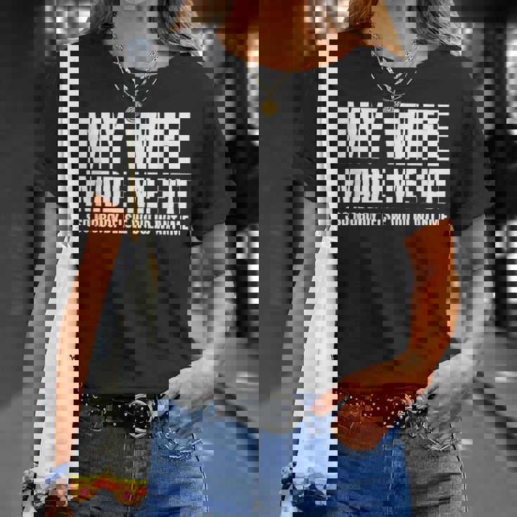 My Wife Made Me Fat Unhinged Dad Joke 不潔なミーム ぽっちゃり Tシャツ 彼女への贈り物