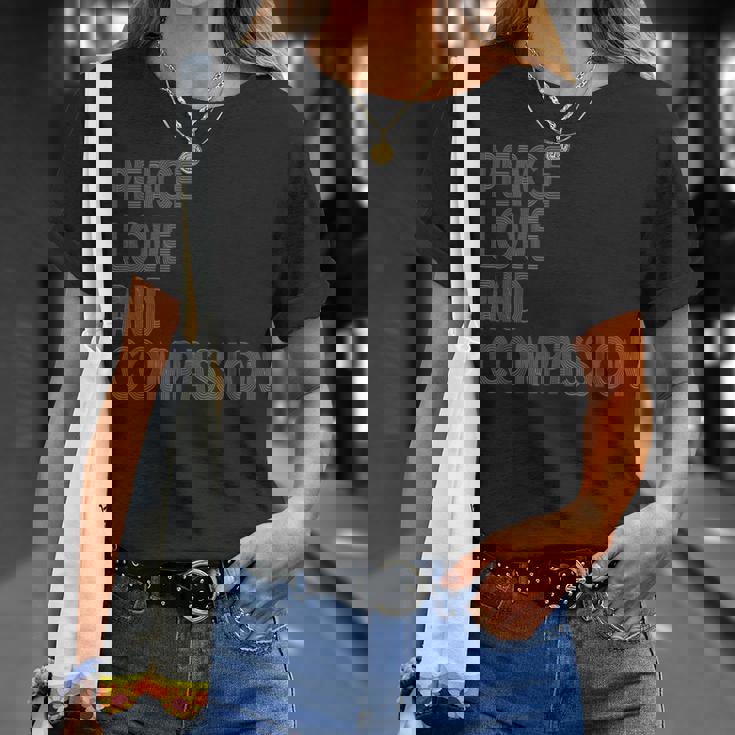 Peace Love And Compassion シャツ インスピレーションを与える引用 レトロ Tシャツ 彼女への贈り物