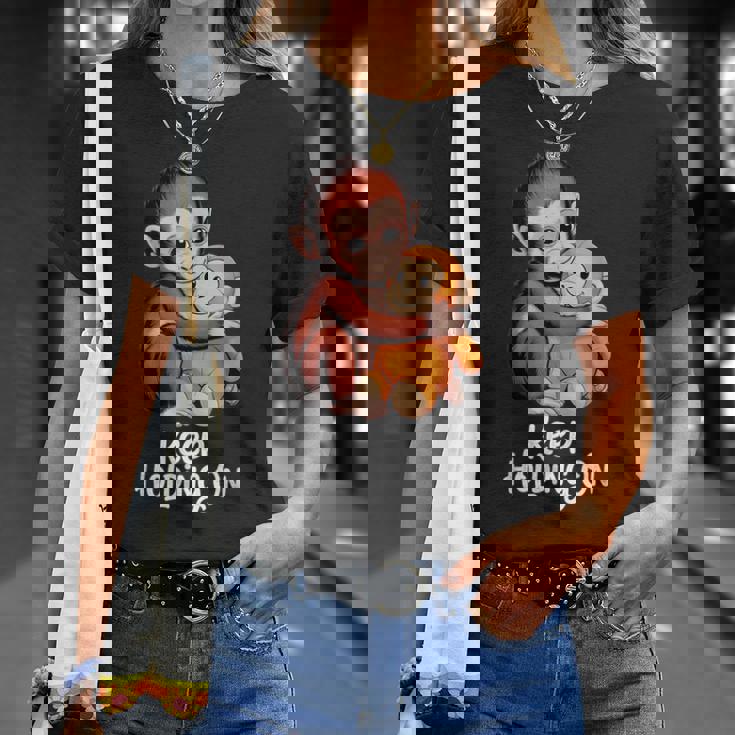 Punch Keep Holding On Cute Baby Monkey グラフィック Tシャツ 彼女への贈り物