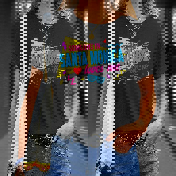 Someone Inanta Monica Loves Me 80S サンタモニカの誰かが私に80年代を愛しています 長袖tシャツ Tシャツ 彼女への贈り物