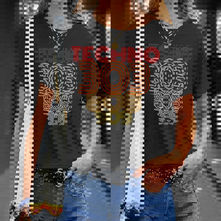 Synthesizer Techno 303 808 909 For Fans Of Analogueounds Tシャツ 彼女への贈り物