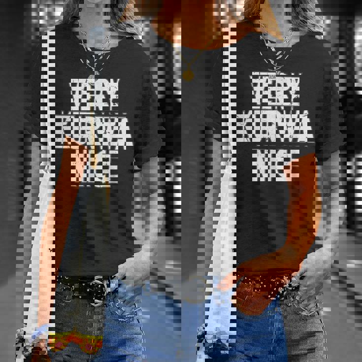 Very Kurwa Nice Poland Polska Polskieery Nice Tシャツ 彼女への贈り物