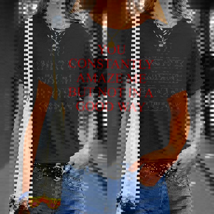 You Constently Amaze Me But Not In A Good Way Meme Tシャツ 彼女への贈り物