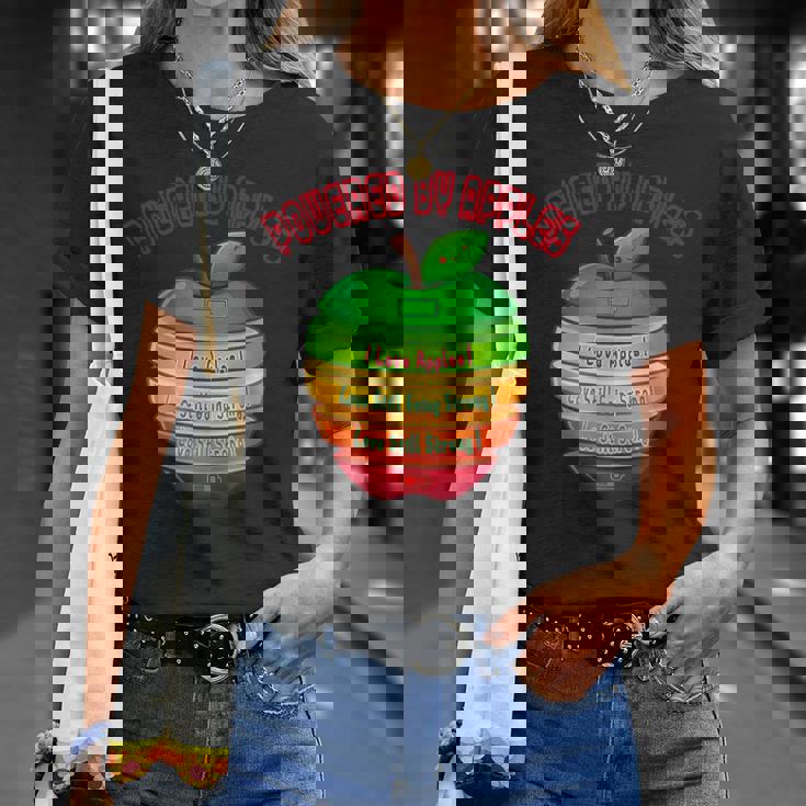 「Powered By Apples（リンゴの力）」リンゴ スライス 充電 バッテリー 残量 おもしろみ 可愛い Tシャツ 彼女への贈り物