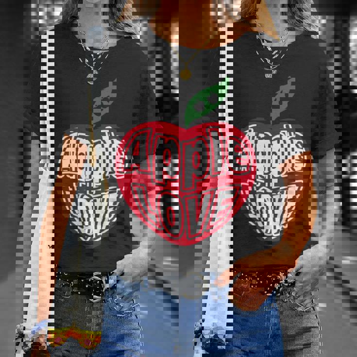 「Red Apple Fresh Fruit 」 ハート型 Love りんご フルーツ ユニークデザイン 長袖tシャツ Tシャツ 彼女への贈り物