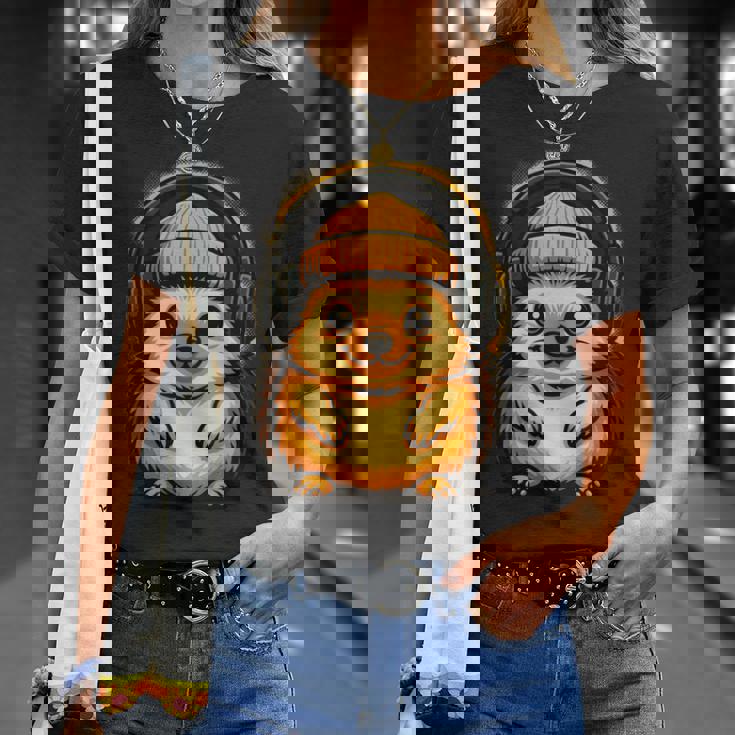 かわいいハリネズミ、ビーニーとヘッドフォン、居心地の良い音楽愛好家。 長袖tシャツ Tシャツ 彼女への贈り物