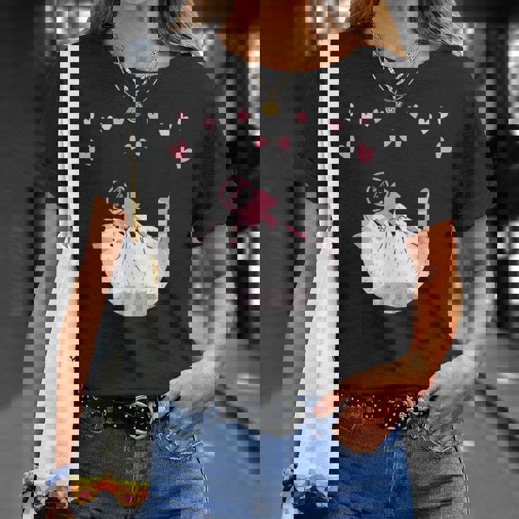 かわいい毛糸の猫はけん玉ハートを弾く Tシャツ 彼女への贈り物