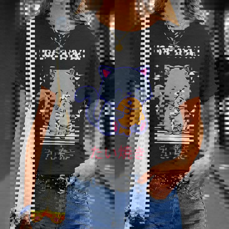 たい焼きが大好き かわいい かわいい 猫がたい焼きを食べる 日本アニメ Tシャツ 彼女への贈り物