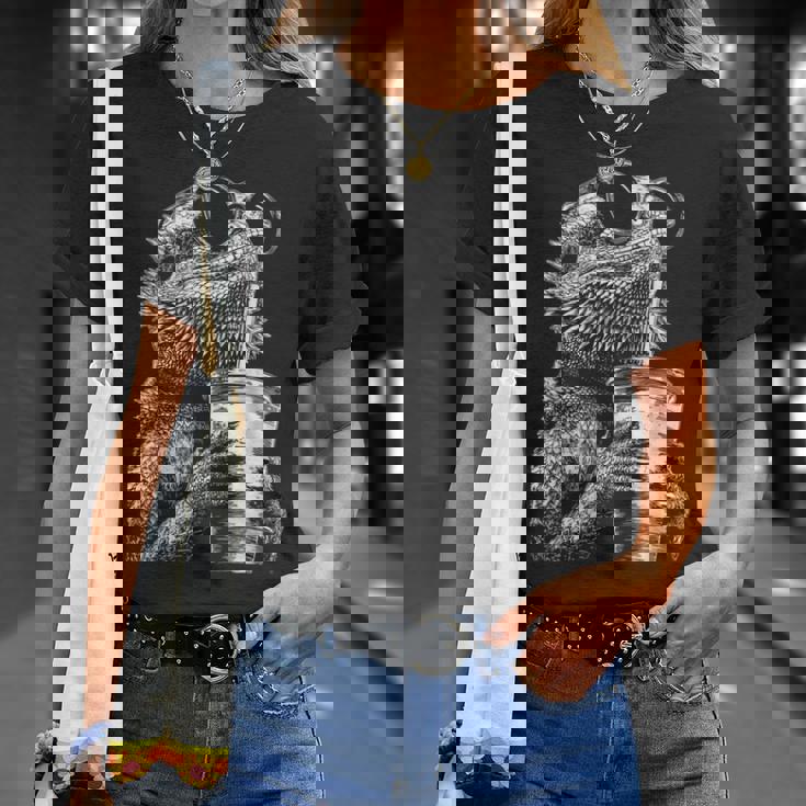 ひげを生やしたドラゴン 飲むアイスコーヒー 面白い動物 ミーム グランジ Tシャツ 彼女への贈り物