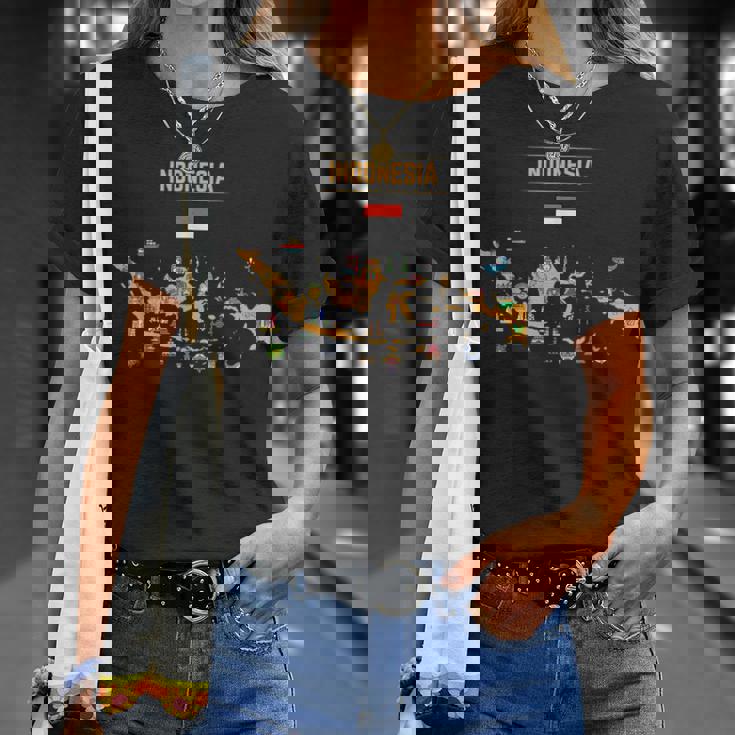 インドネシアの地図。 有名な国のランドマークのアイコン、伝統 Tシャツ 彼女への贈り物