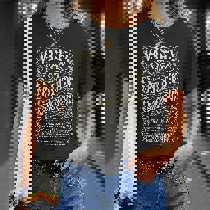 ウイスキーはスコッチと言う蒸留の背景を持つビール 長袖tシャツ Tシャツ 彼女への贈り物