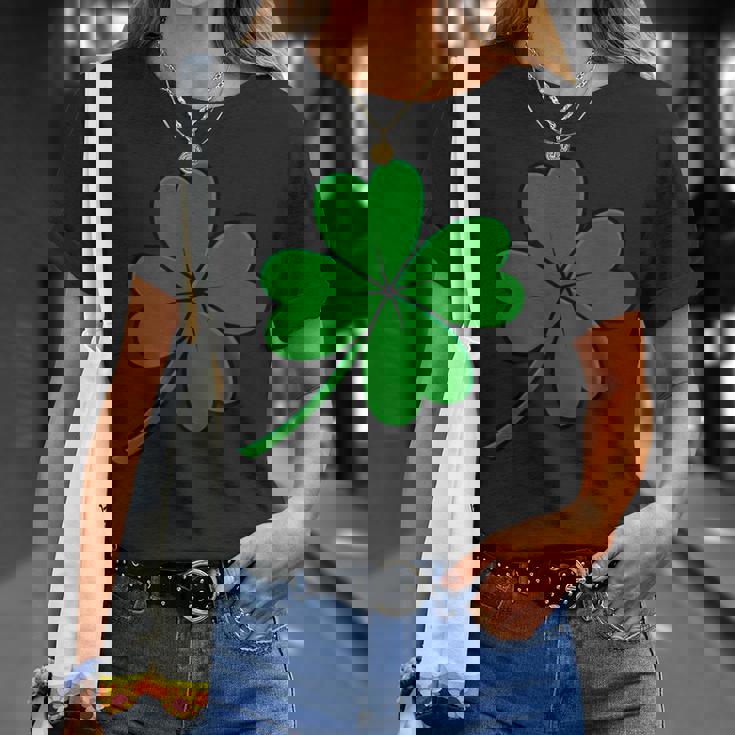 オリジナルラッキー四つ葉クローバー Tシャツ 彼女への贈り物