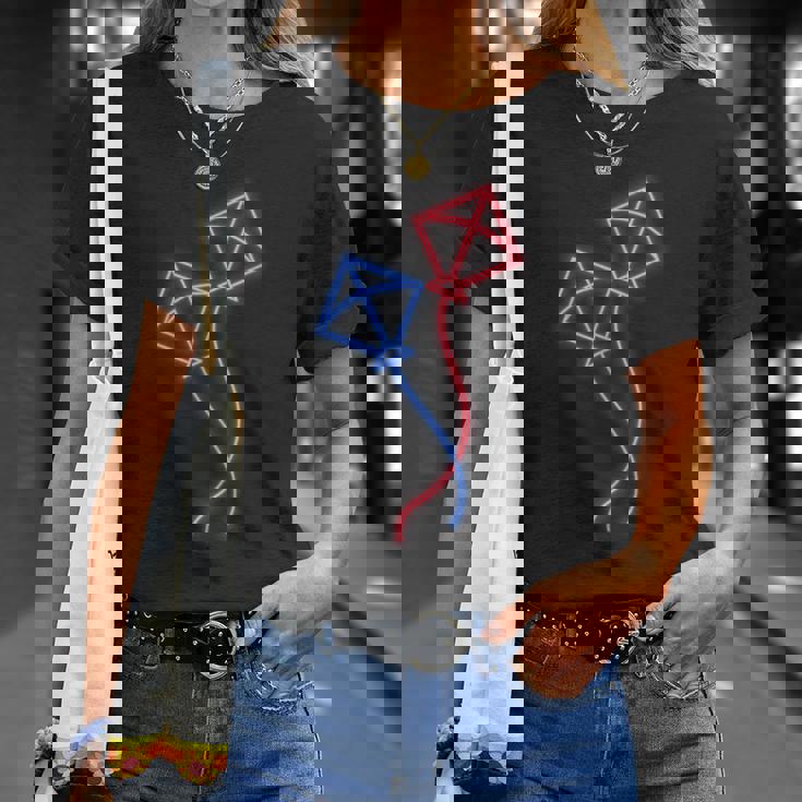 カイト フライング カイト ライディング ザ ウィンド カイト フライング プロフェッショナル Tシャツ 彼女への贈り物