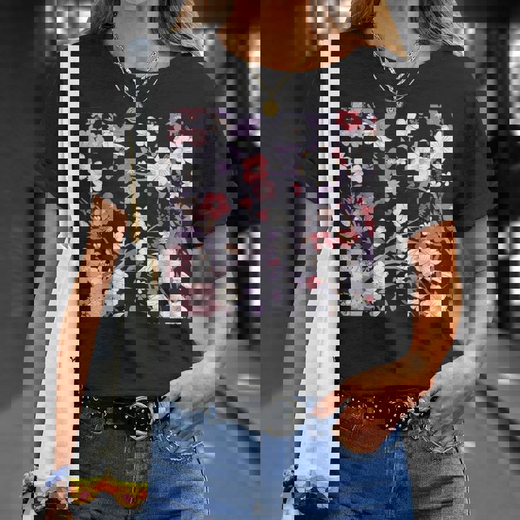 クラシックな桜柄の繊細なピンクの花びら。 Tシャツ 彼女への贈り物