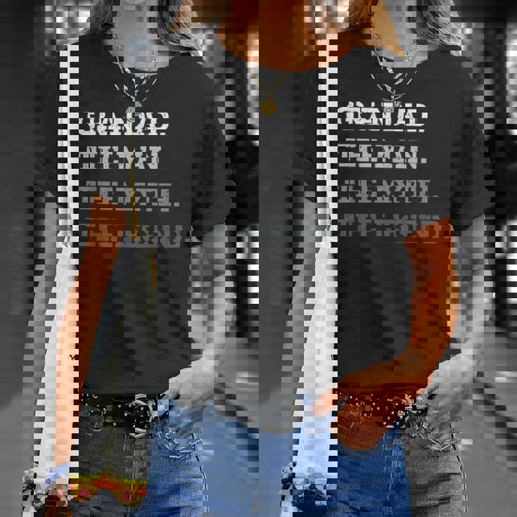 クールおじいちゃん The Man The Myths The Legend The Legend おじいちゃん Tシャツ 彼女への贈り物