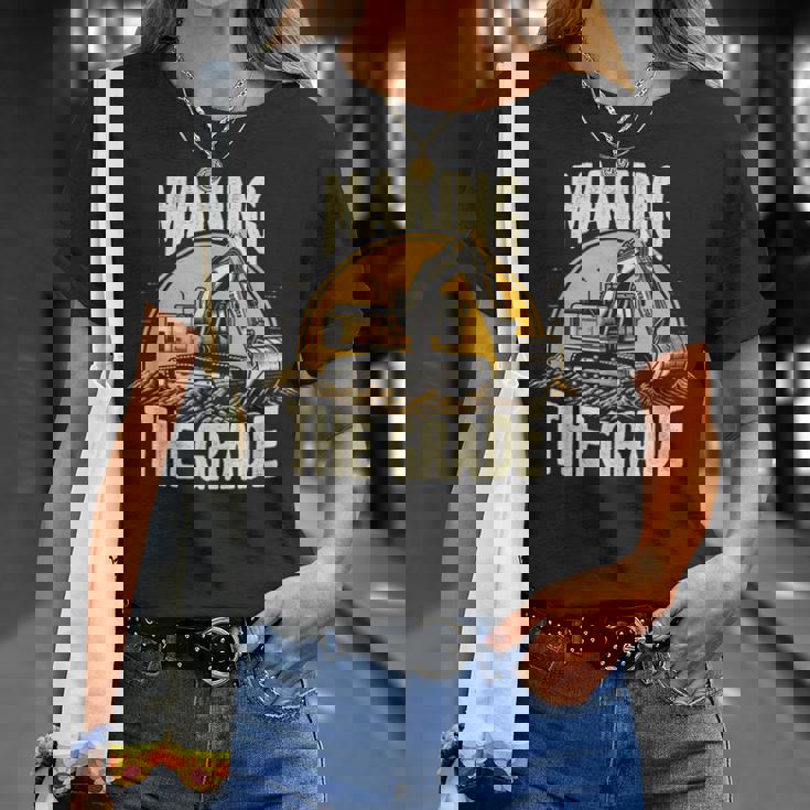 グレードトラックホー掘削機グレーディング請負業者を作る Tシャツ 彼女への贈り物