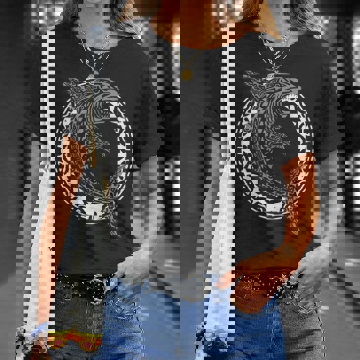 サメの魚のシンボル ハカ文化 マオリ族のパターン Tシャツ 彼女への贈り物