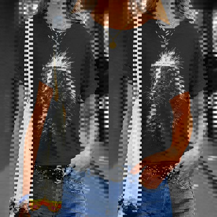 スカンクの肖像画 黒と白の動物愛好家 Tシャツ 彼女への贈り物