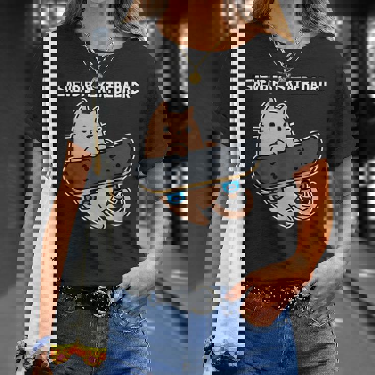 スケートボード猫sk8スケートボードで保存 Tシャツ 彼女への贈り物