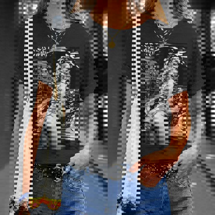 セクシーガールグラフィックtシャツ セクシーブロンドメカニックピンナップガールbw Tシャツ 彼女への贈り物