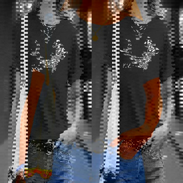 ニュージーランドのシンボル ハカマオリ族のハンマーヘッドシャーク。 Tシャツ 彼女への贈り物