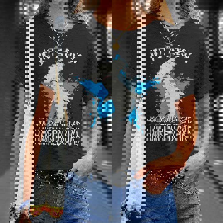 ハンマーヘッドシャークが大好きな男の子です。ハンマーヘッドシャーク ハンマーヘッドシャーク Tシャツ 彼女への贈り物