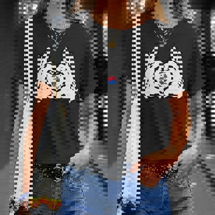 ハートを形作る漫画の手 韓国国旗 Tシャツ 彼女への贈り物