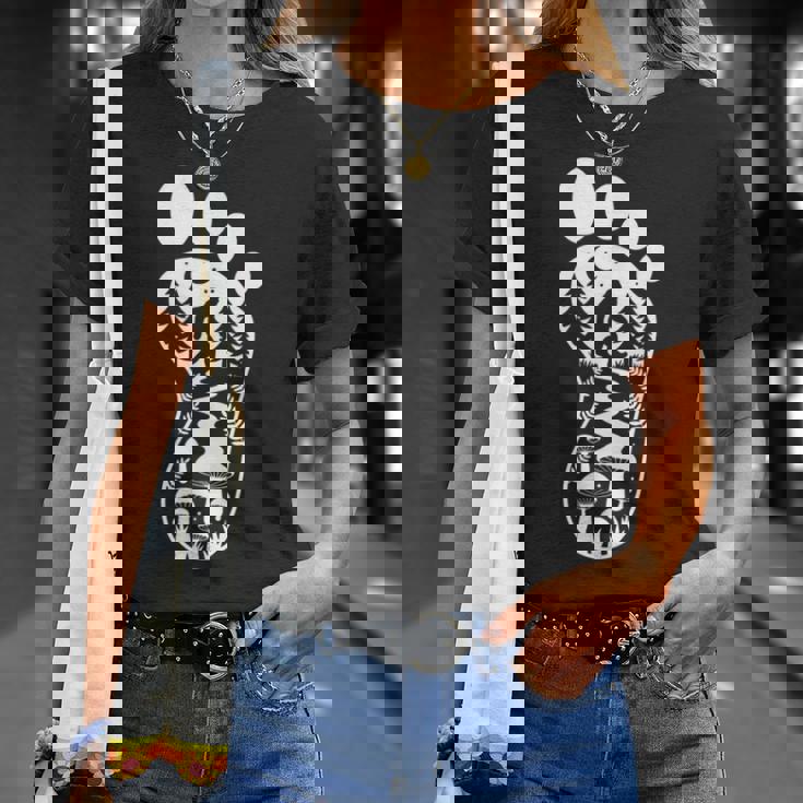 ビッグフット フットプリント 森 自然 キノコ サスカッチ Tシャツ 彼女への贈り物