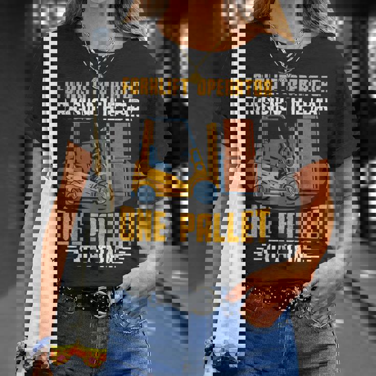 フォークリフト オペレーター レイジングバー パレット フォークリフトドライバー Tシャツ 彼女への贈り物